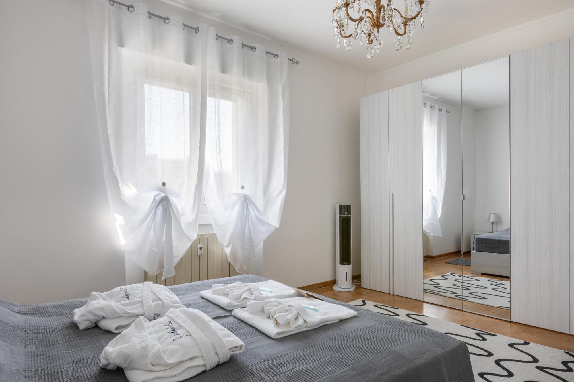 The Black Swan Apartment Триест Екстериор снимка