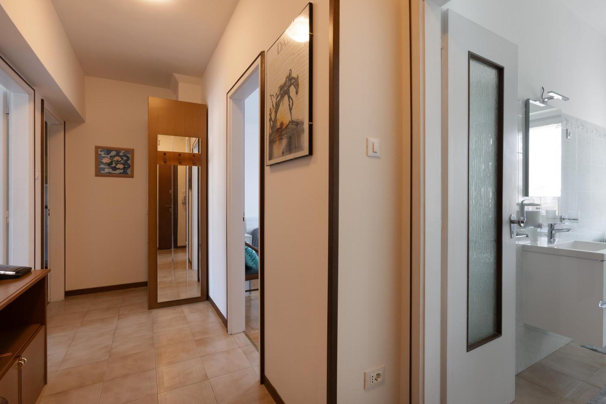 The Black Swan Apartment Триест Екстериор снимка