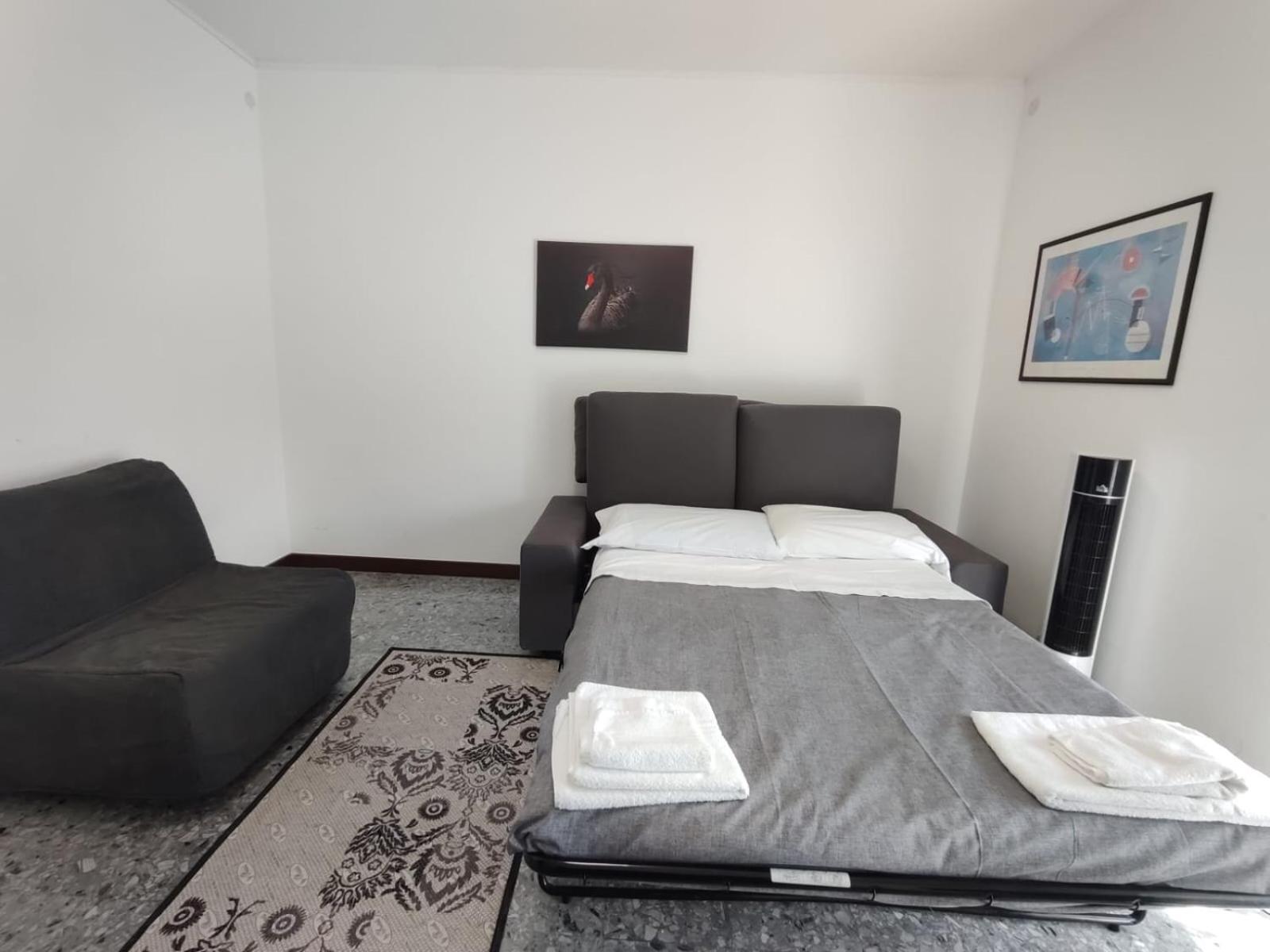 The Black Swan Apartment Триест Екстериор снимка